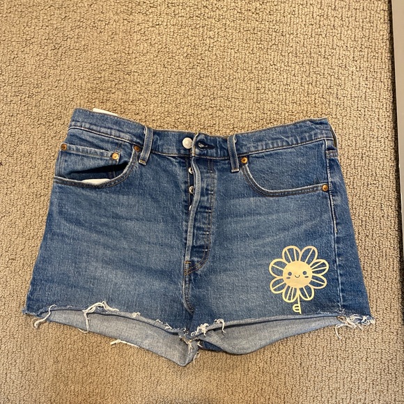 Custom Flower Levi’s 501 Shorts - Picture 1 of 3
